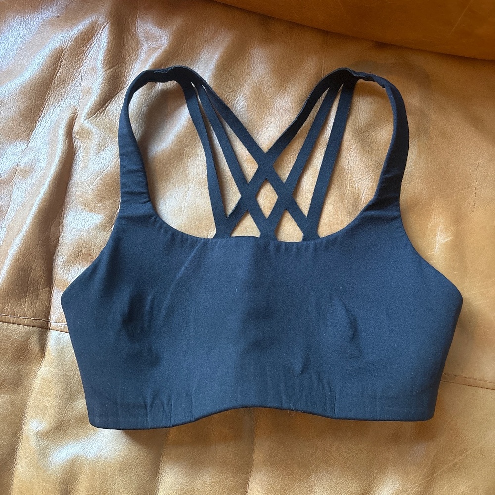 Black lululemon sports bra
